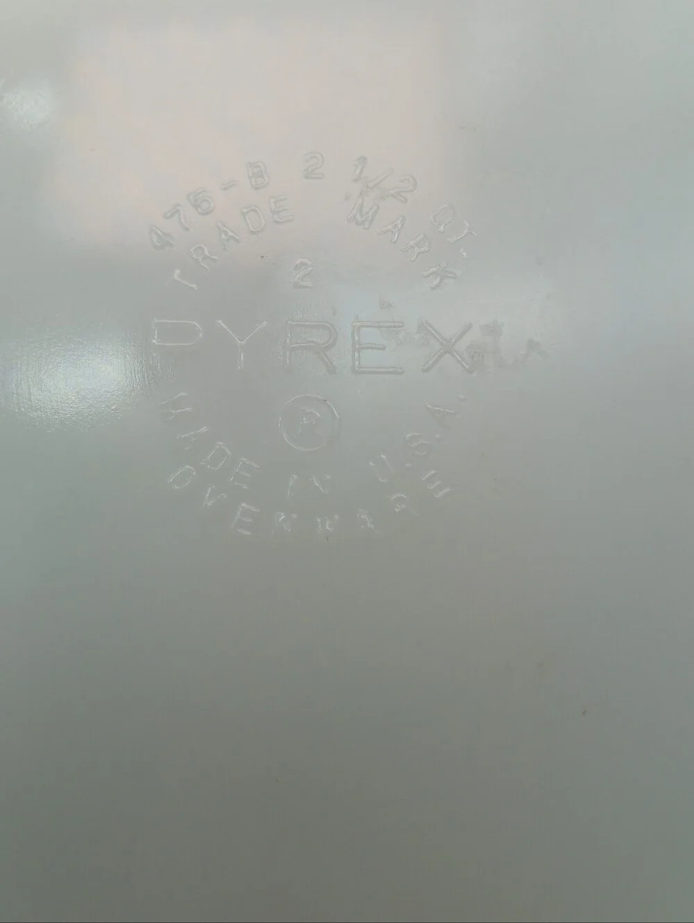 Pyrex 2 ½ Quart Cinderella Casserole Dish 475-B